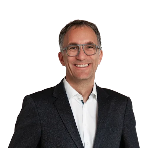 Geschäftsführer Christoph Unger vor neutralem Hintergrund.